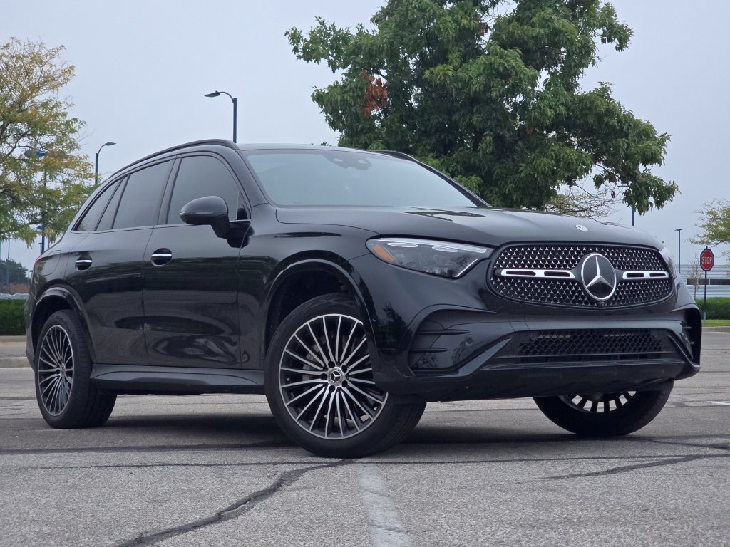 Used 2025 Mercedes-Benz GLC 350e 4MATIC image 2