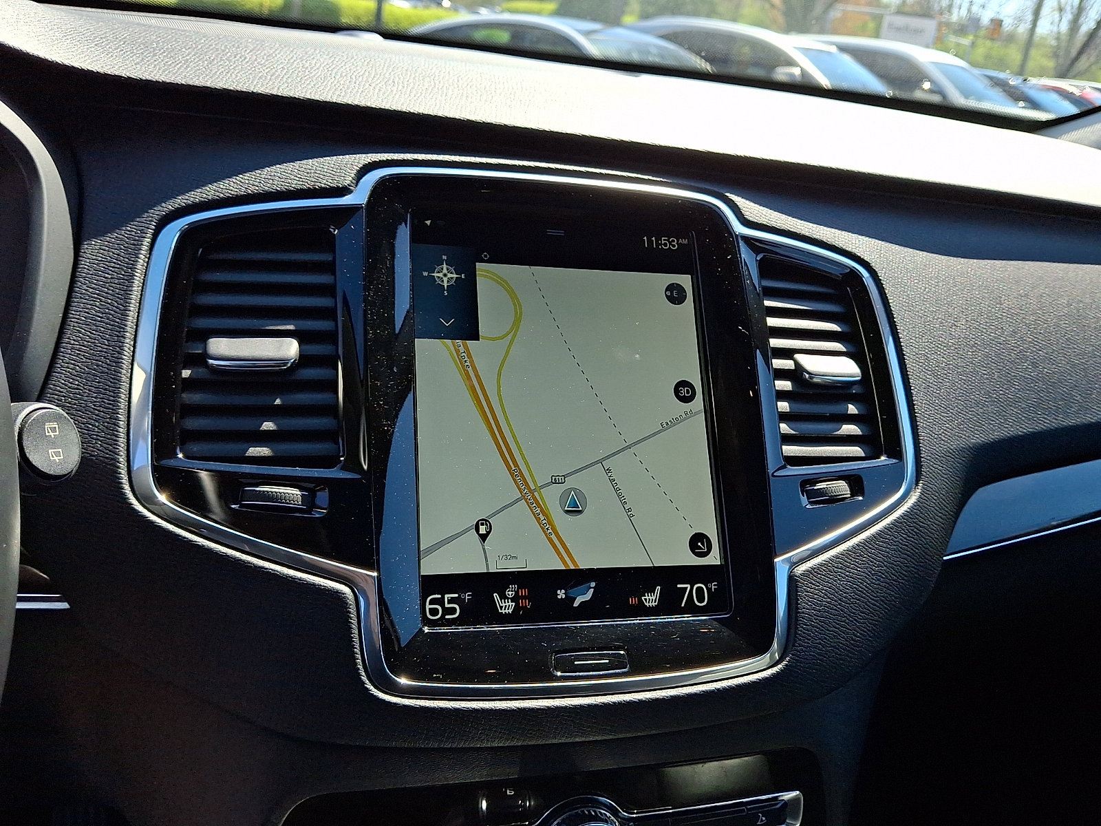 Used 2017 Volvo XC90 T6 Momentum w/ Vision Package image 17