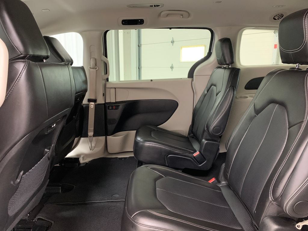 Used 2024 Chrysler Pacifica Touring-L FWD image 20