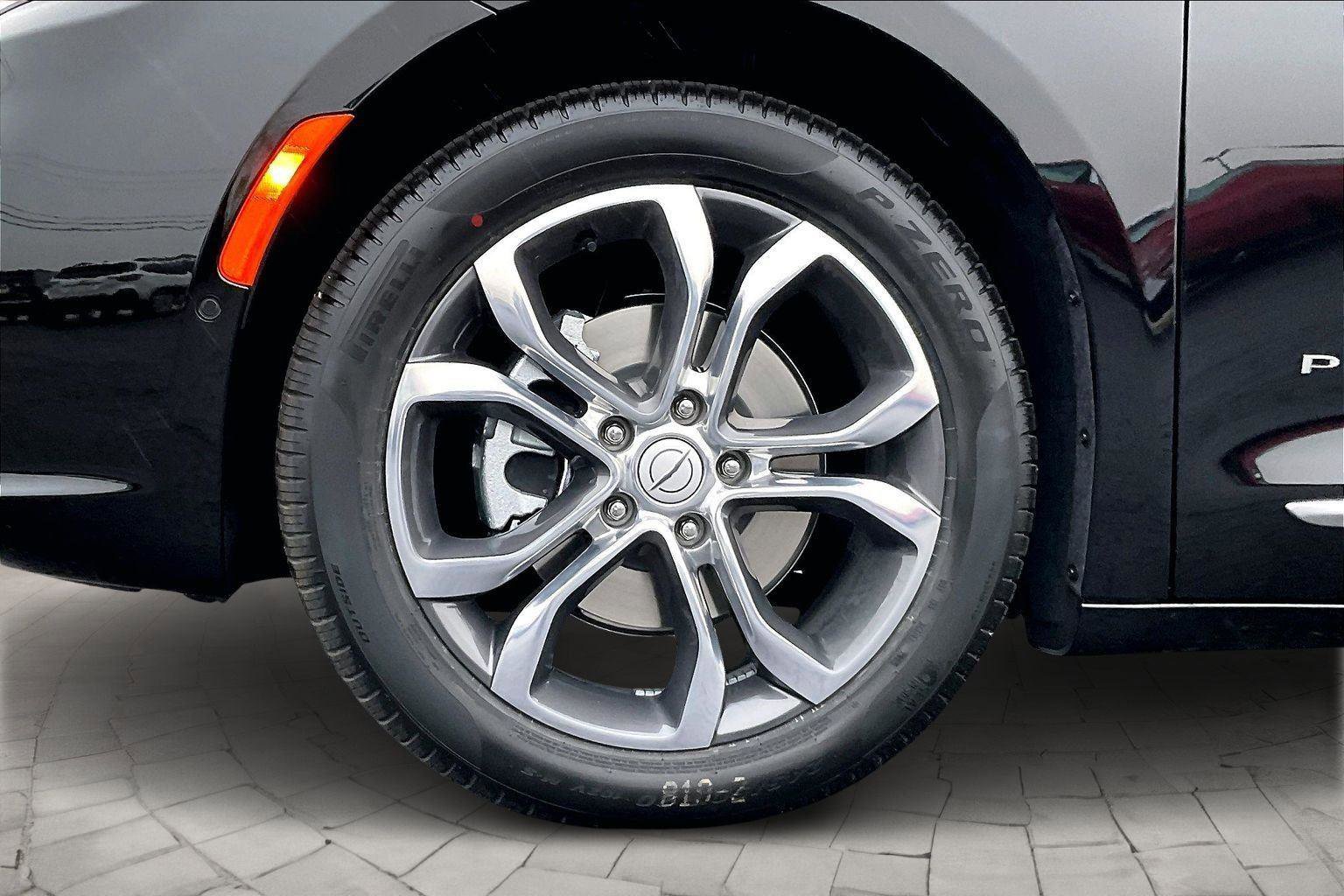 New 2026 Chrysler Pacifica Pinnacle w/ Trailer Tow Group image 13