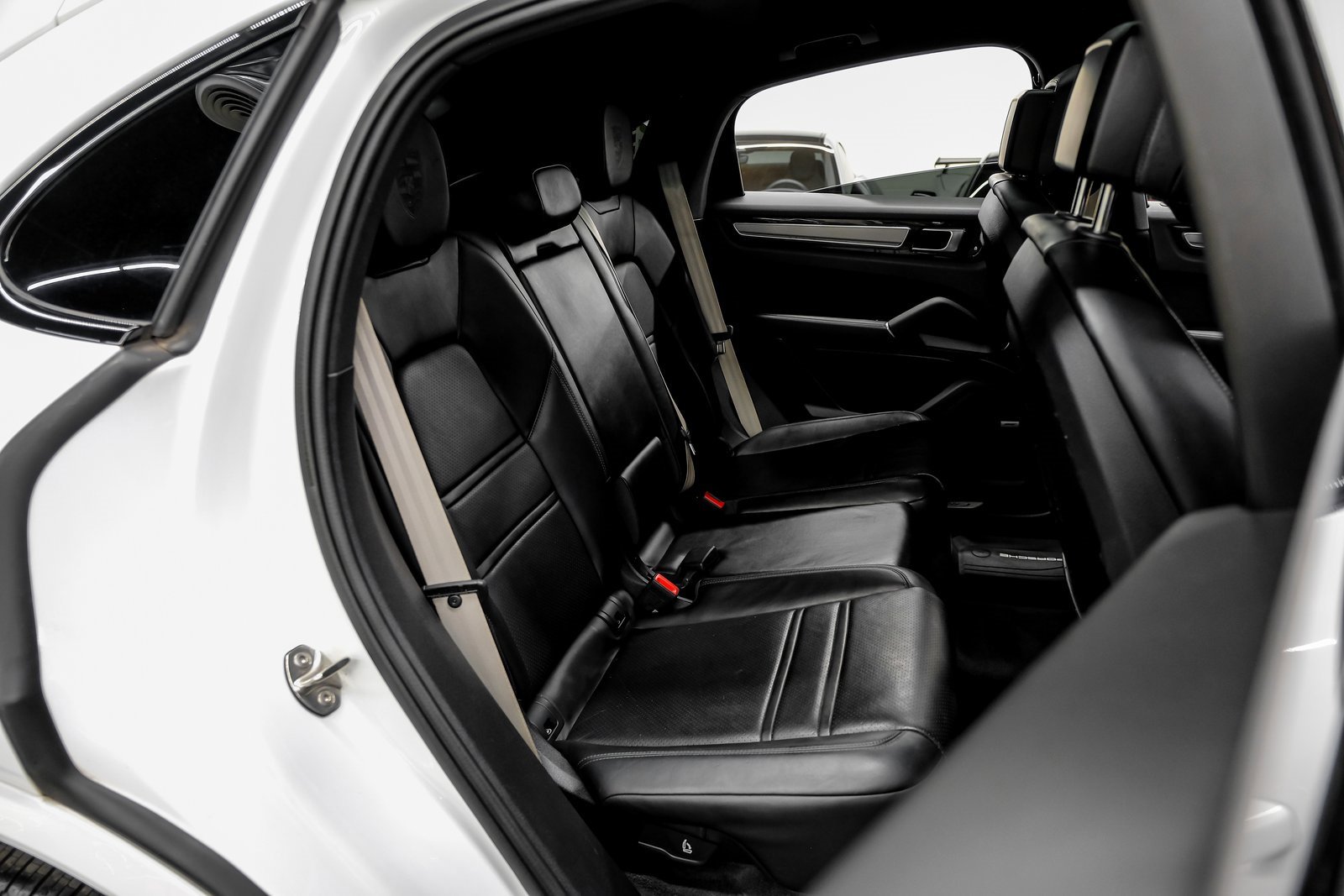 Used 2023 Porsche Cayenne Coupe image 47