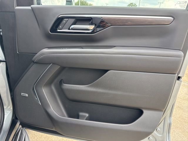 New 2025 Chevrolet Suburban Premier image 38