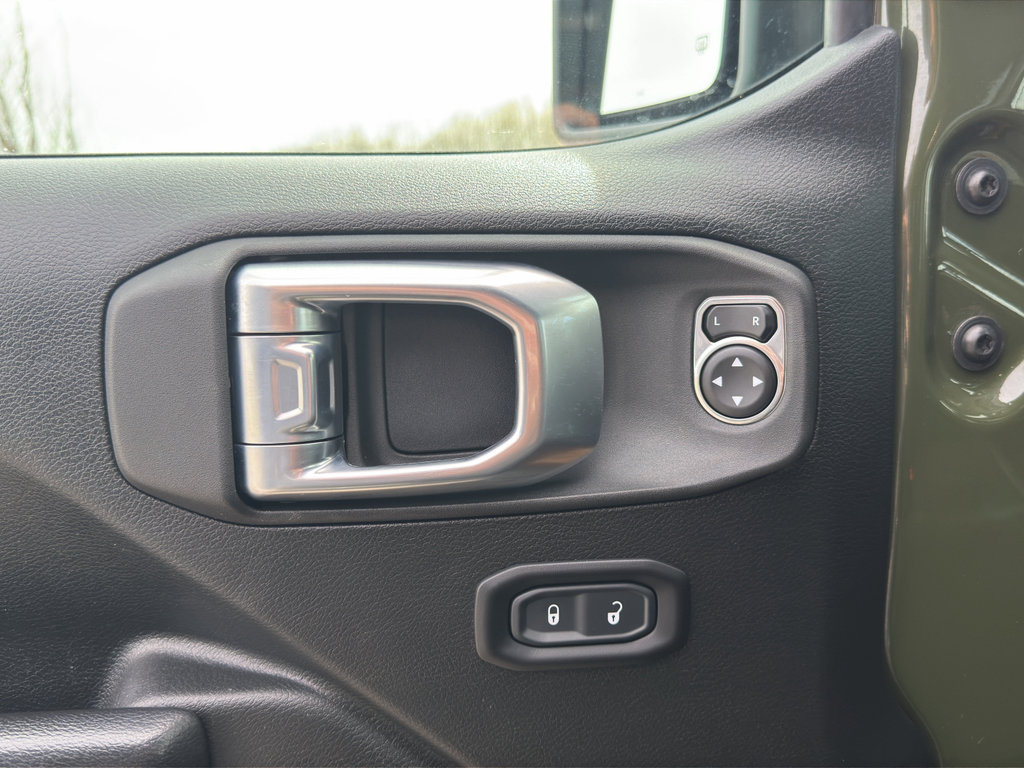 Used 2021 Jeep Gladiator Mojave w/ Uconnect 4C Nav & Sound Group AWD/4WD image 13