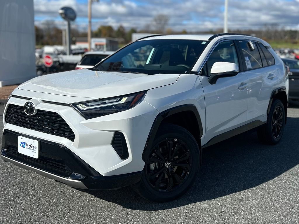 New 2025 Toyota RAV4 SE w/ Convenience Package