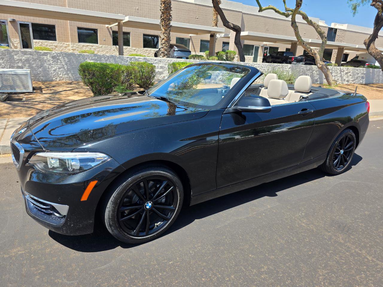 Used 2020 BMW 230i Convertible w/ Premium Package RWD image 4