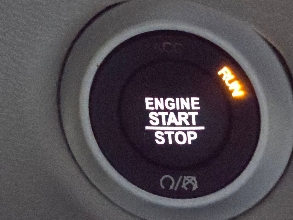 Used 2022 Chrysler Pacifica Touring-L image 9