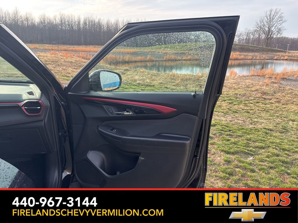 Used 2024 Chevrolet TrailBlazer RS w/ Convenience Package image 28
