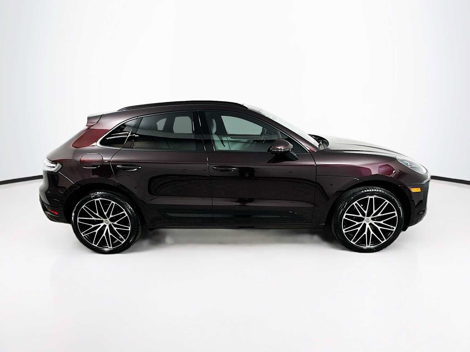 Certified 2026 Porsche Macan AWD/4WD image 8