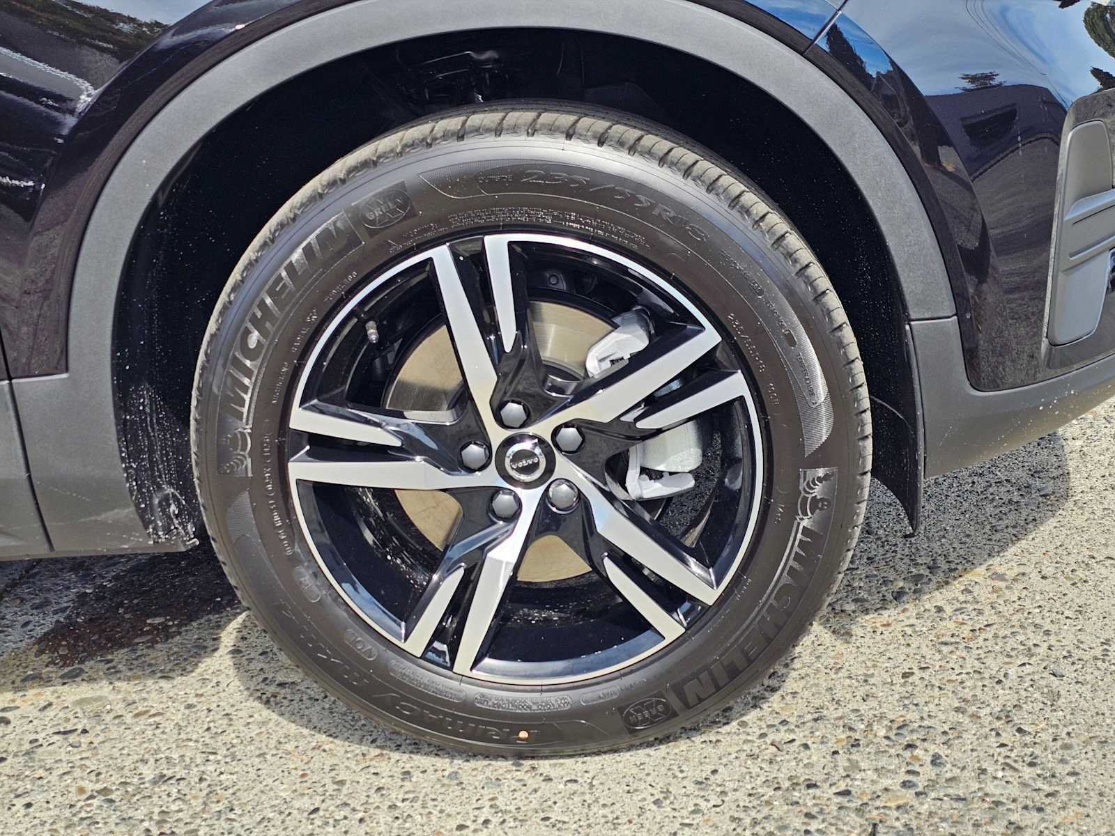 New 2026 Volvo XC40 B5 Core w/ Protection Package Premier AWD/4WD image 9