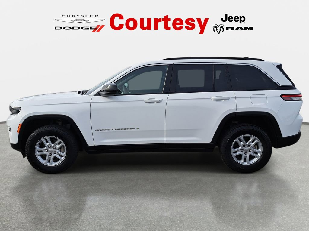 Used 2025 Jeep Grand Cherokee Laredo w/ Luxury Tech Group I image 5