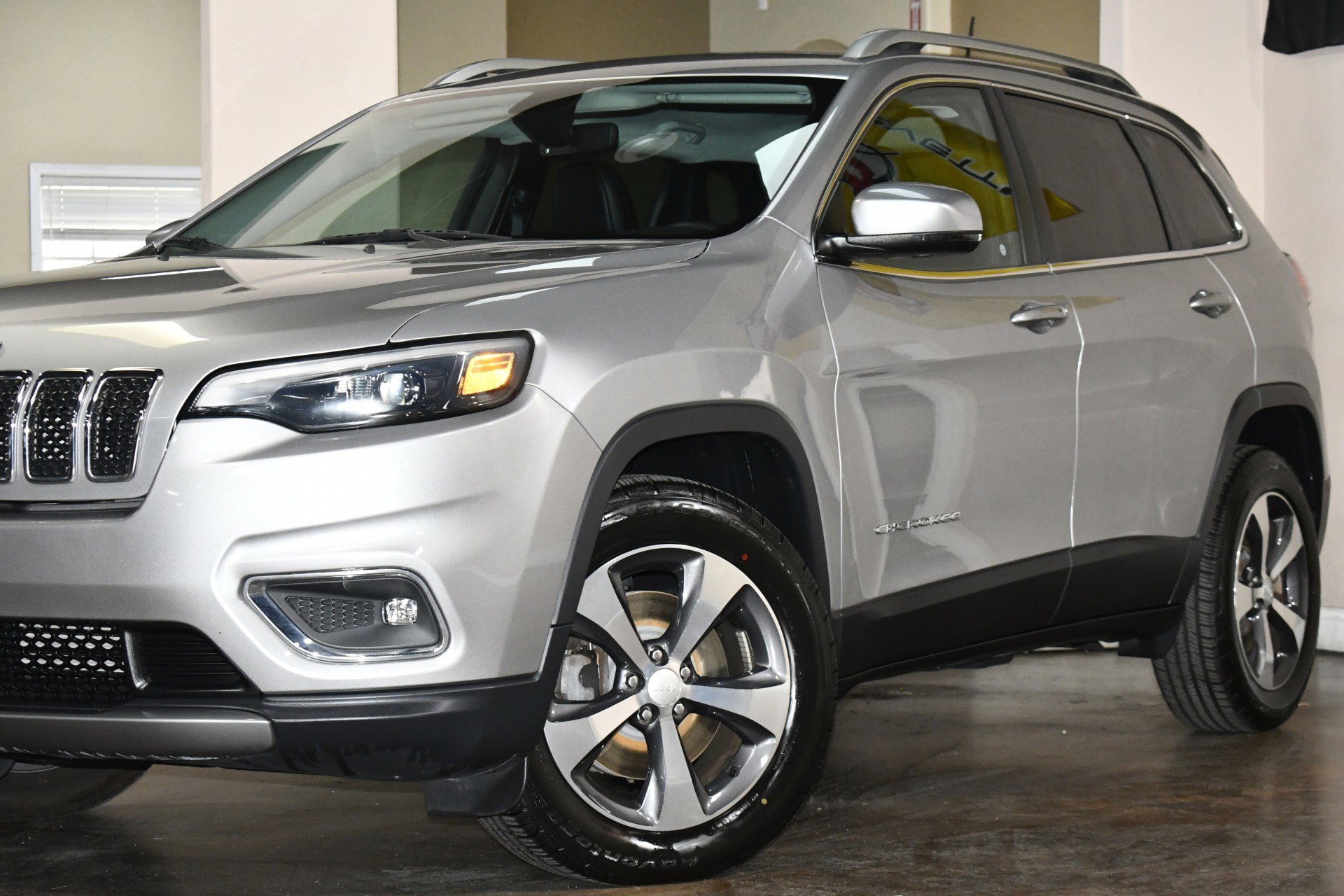 Used 2019 Jeep Cherokee Limited image 54