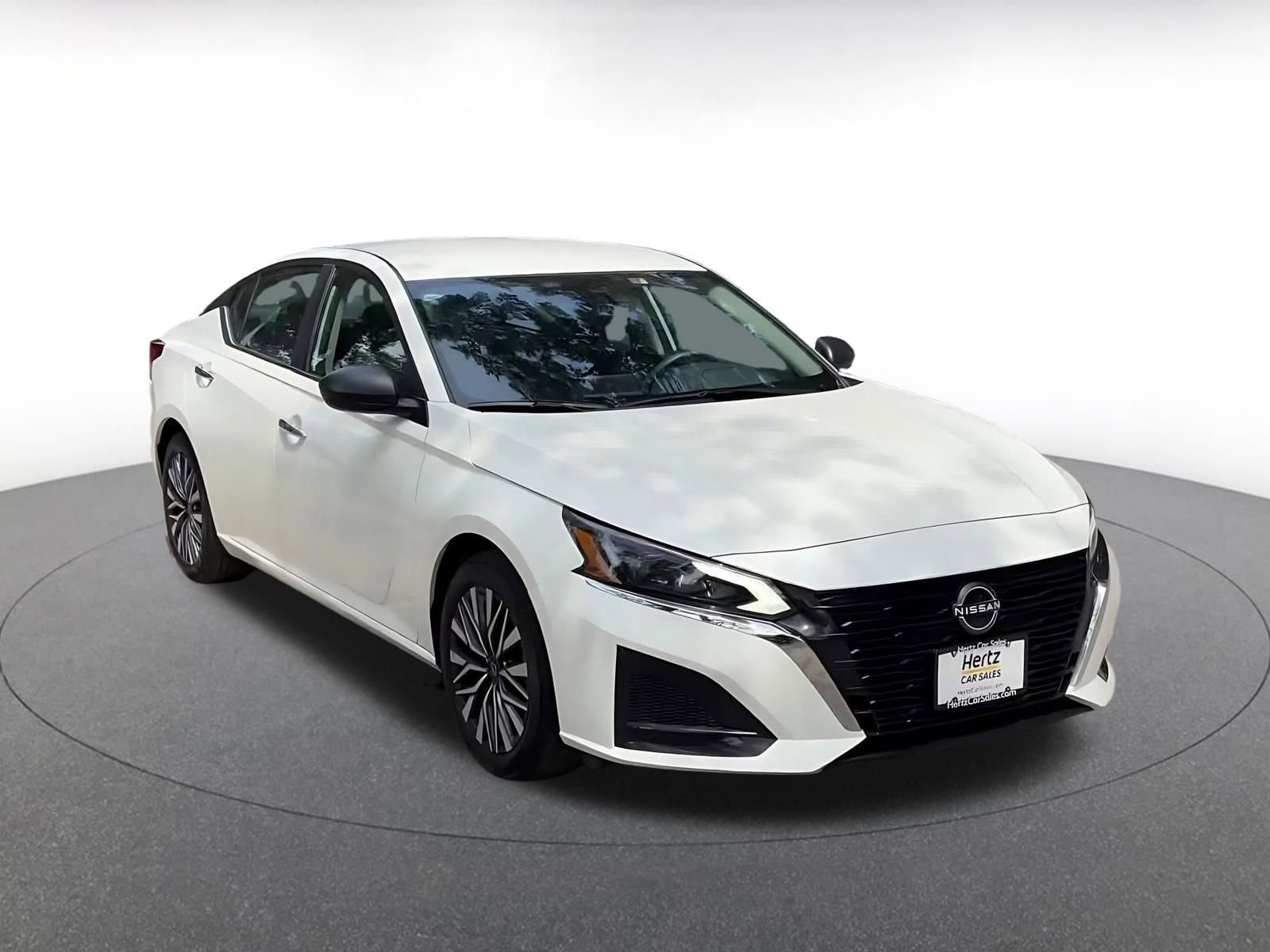 Used 2025 Nissan Altima 2.5 SV FWD image 3