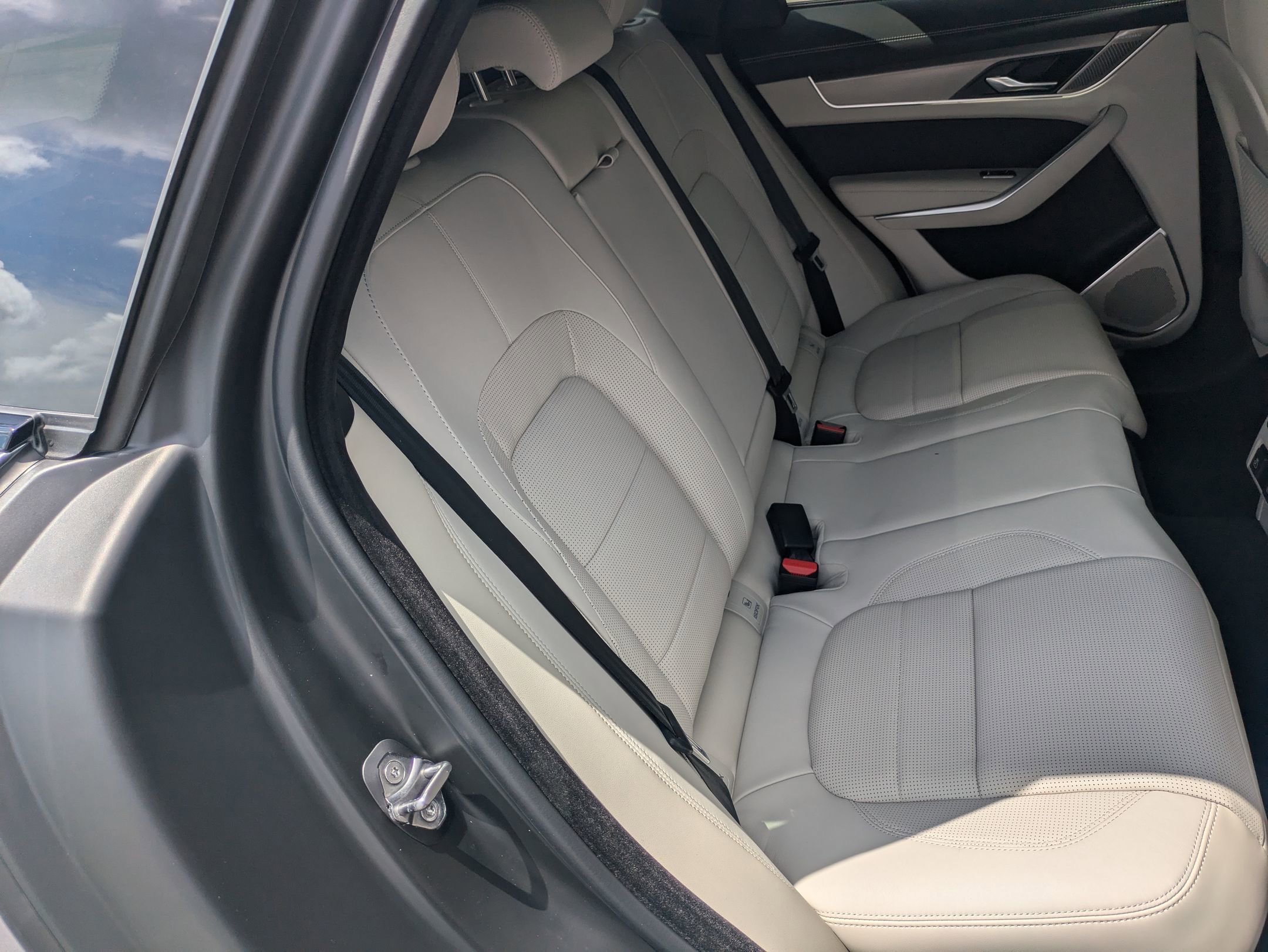 New 2026 Jaguar F-PACE R-Dynamic S image 29