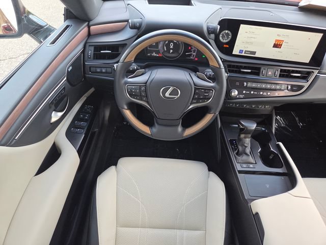 Used 2025 Lexus ES 300h Ultra Luxury w/ Accessory Package (Z2) FWD image 4