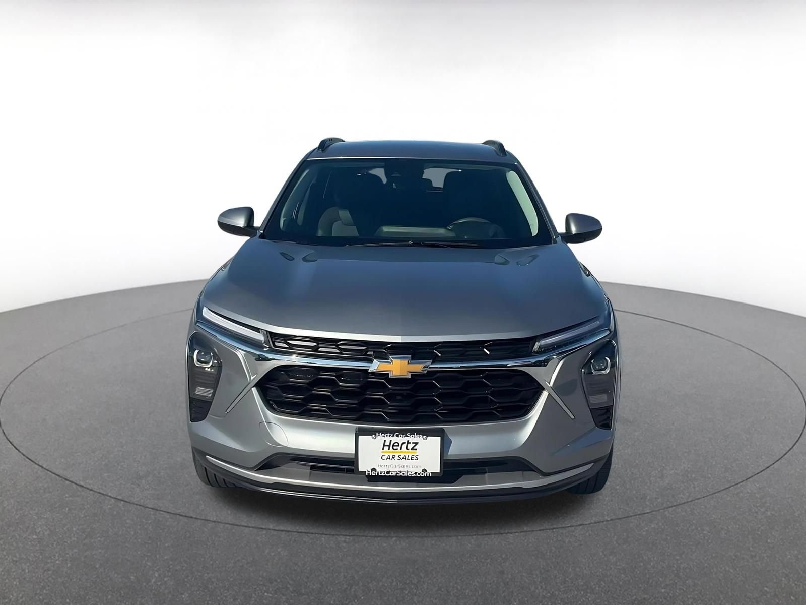 Used 2025 Chevrolet Trax LT FWD image 4