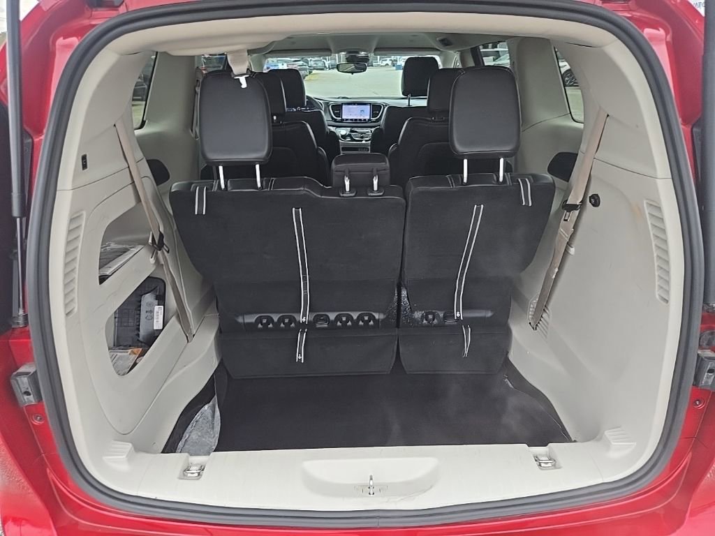 Used 2024 Chrysler Pacifica Touring-L image 27