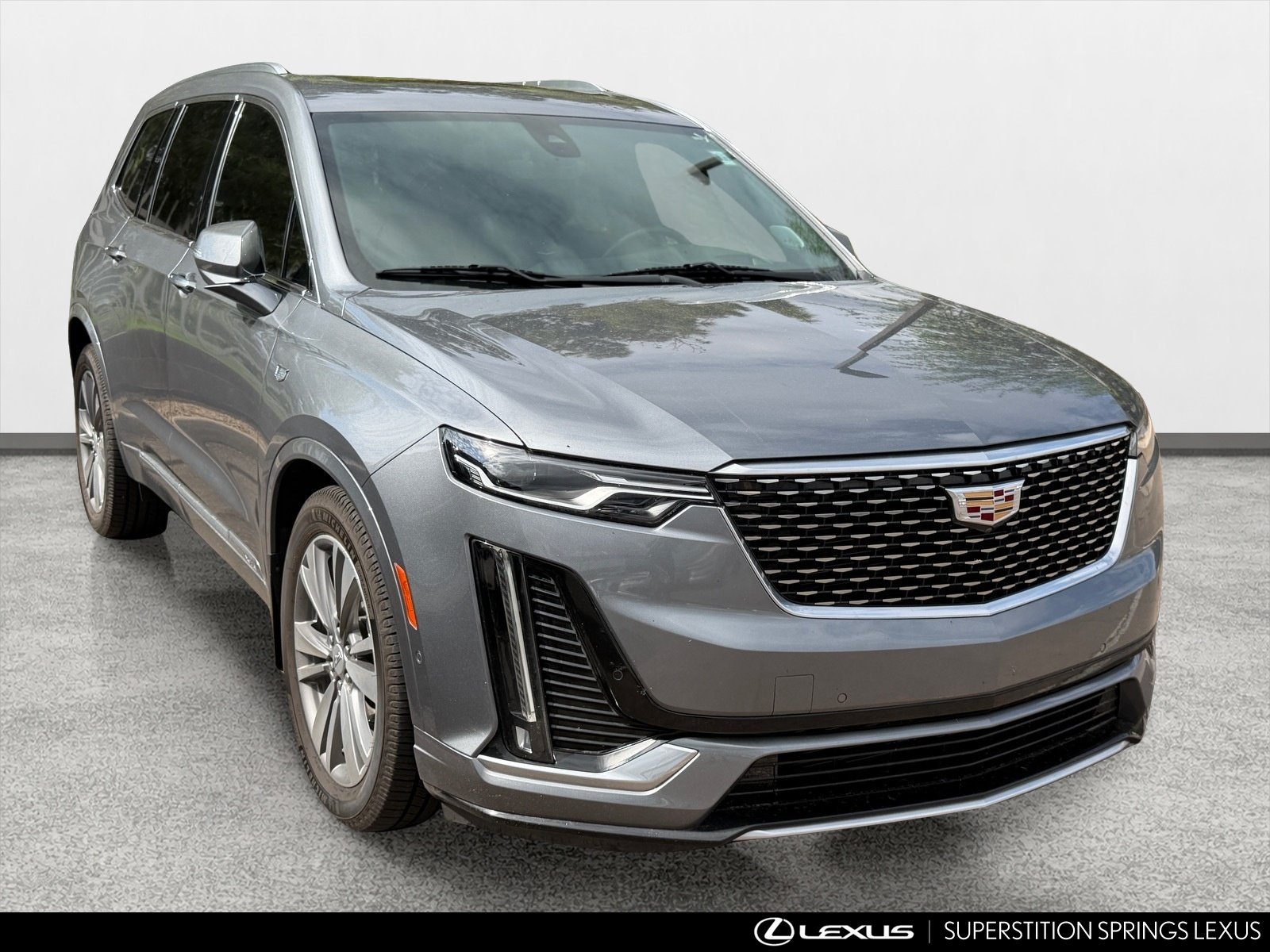 Used 2021 Cadillac XT6 Premium Luxury FWD image 2