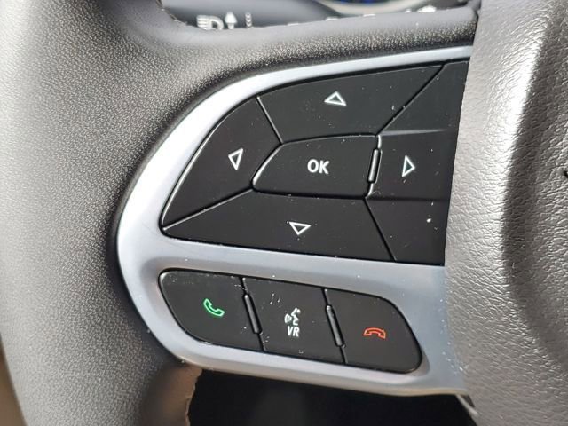 Used 2024 Chrysler Pacifica Touring-L image 13