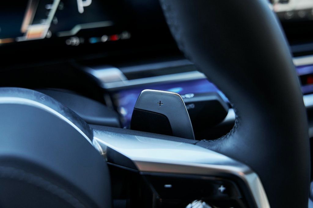 Used 2025 BMW 760i xDrive w/ Executive Package image 60