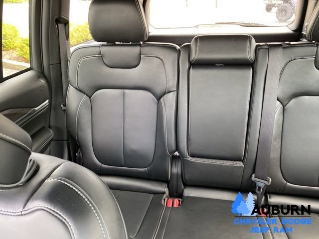 Used 2023 Jeep Grand Cherokee Overland AWD/4WD image 18