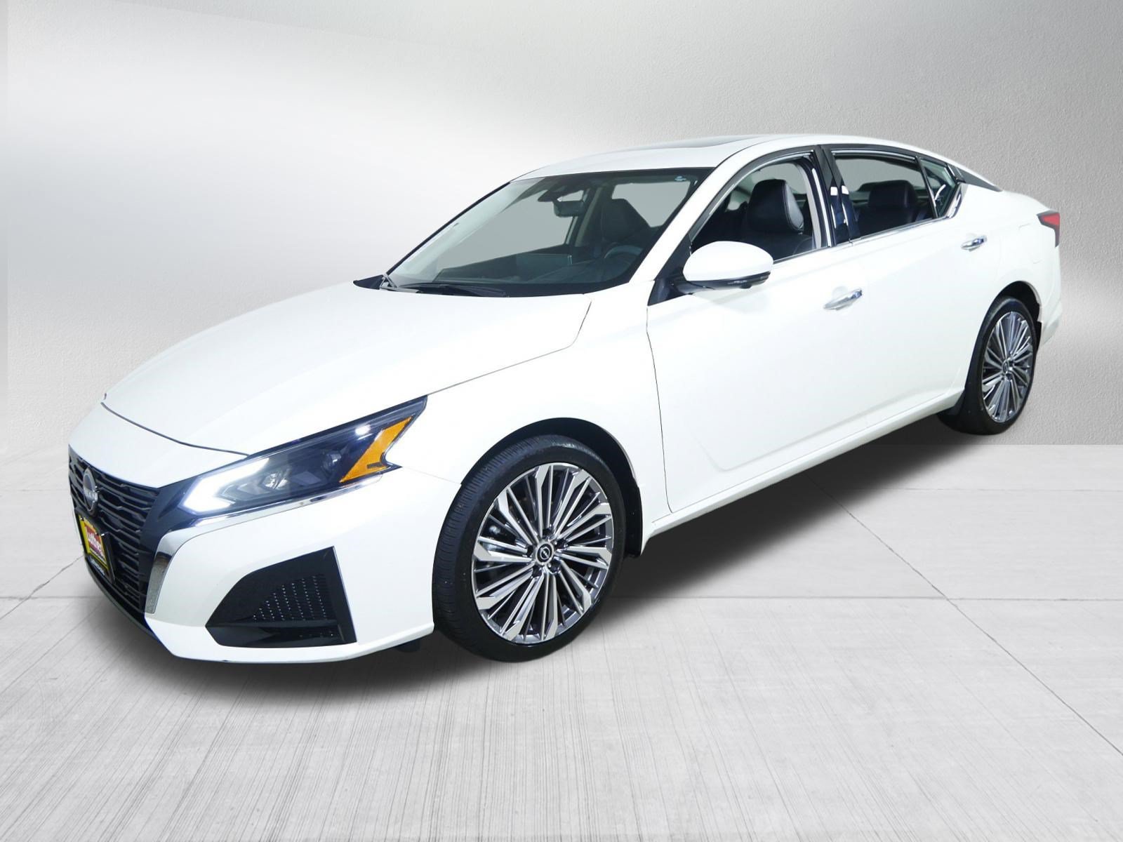Used 2023 Nissan Altima 2.5 SL AWD/4WD image 3