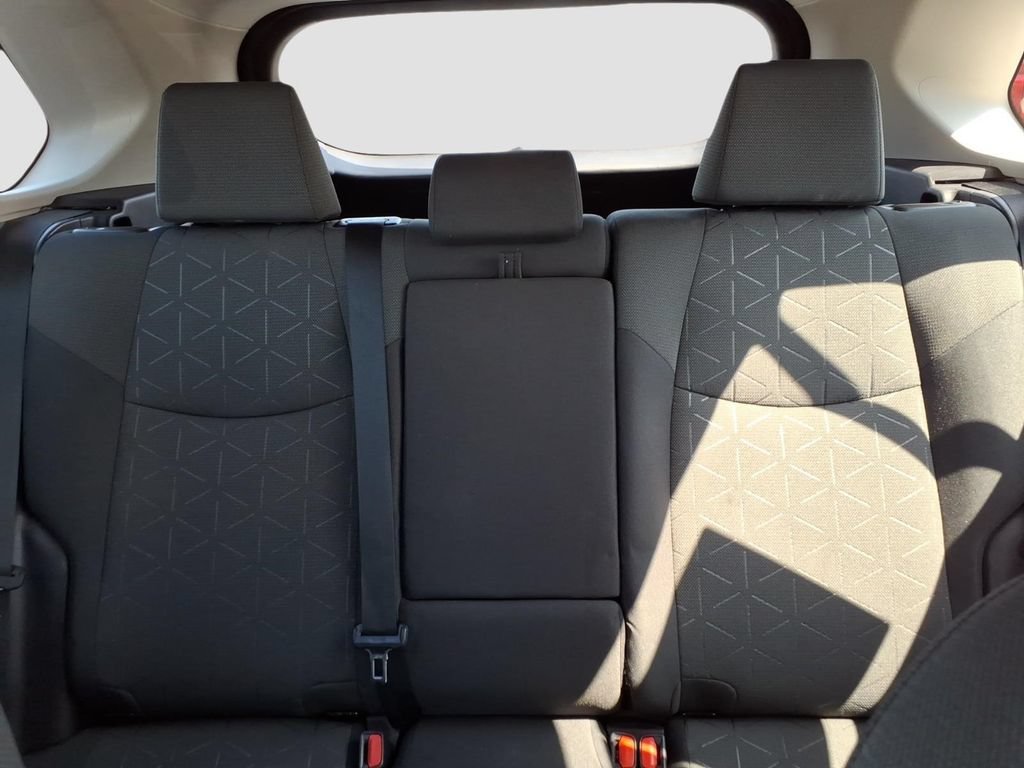 Used 2021 Toyota RAV4 XLE AWD/4WD image 18
