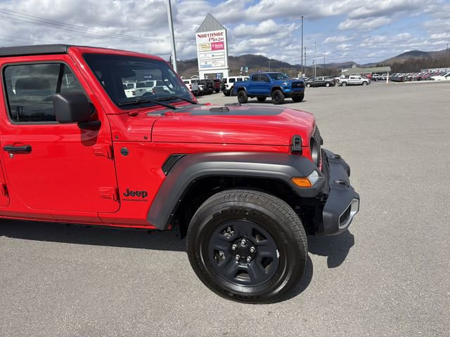Used 2024 Jeep Gladiator Sport AWD/4WD image 4