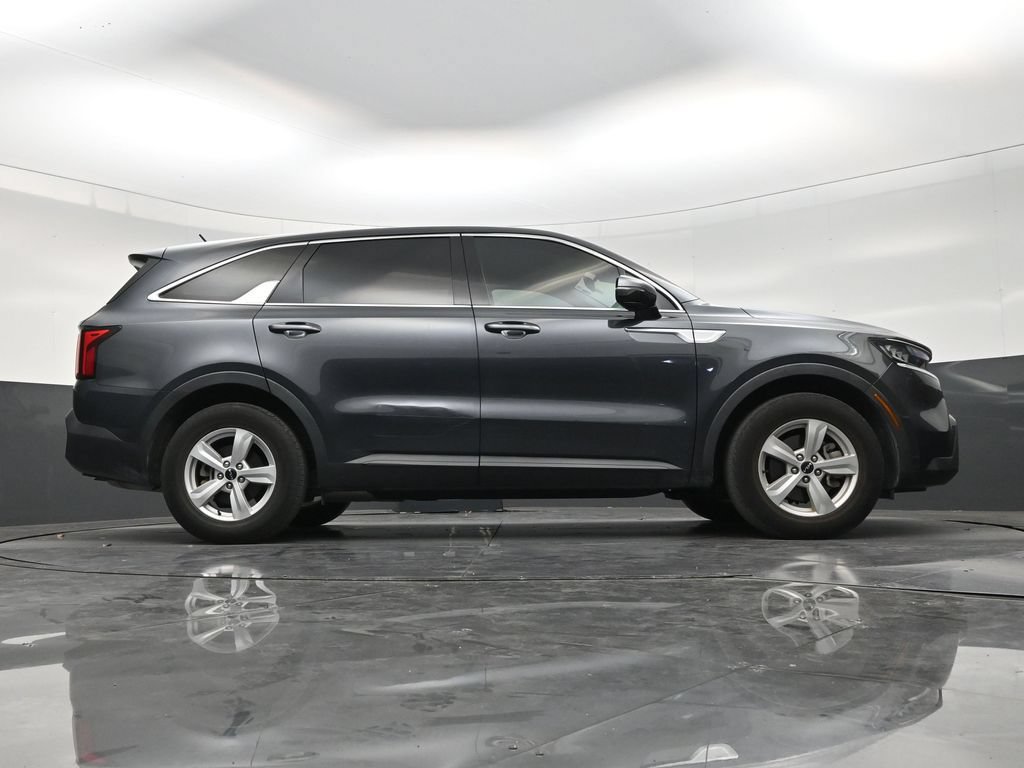 Used 2023 Kia Sorento LX FWD image 25