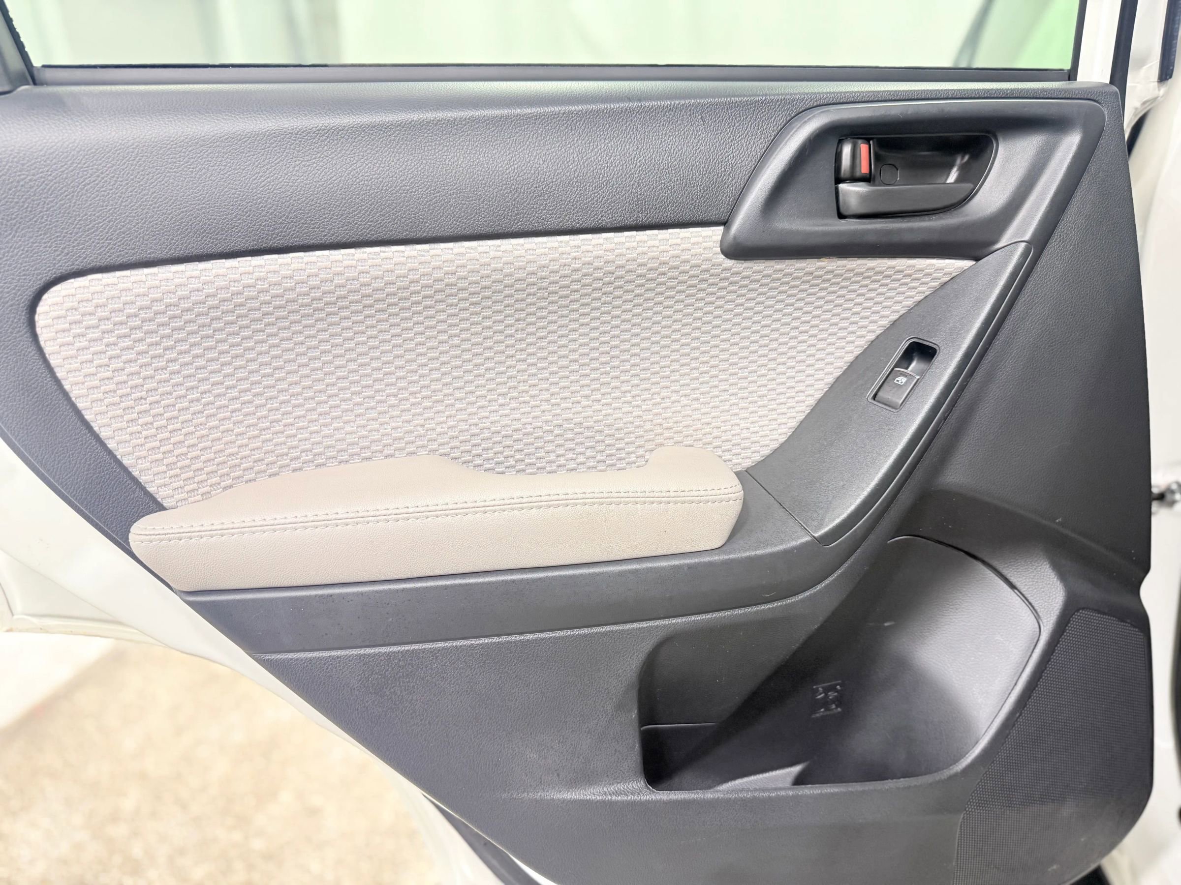 Used 2017 Subaru Forester 2.5i Premium image 34