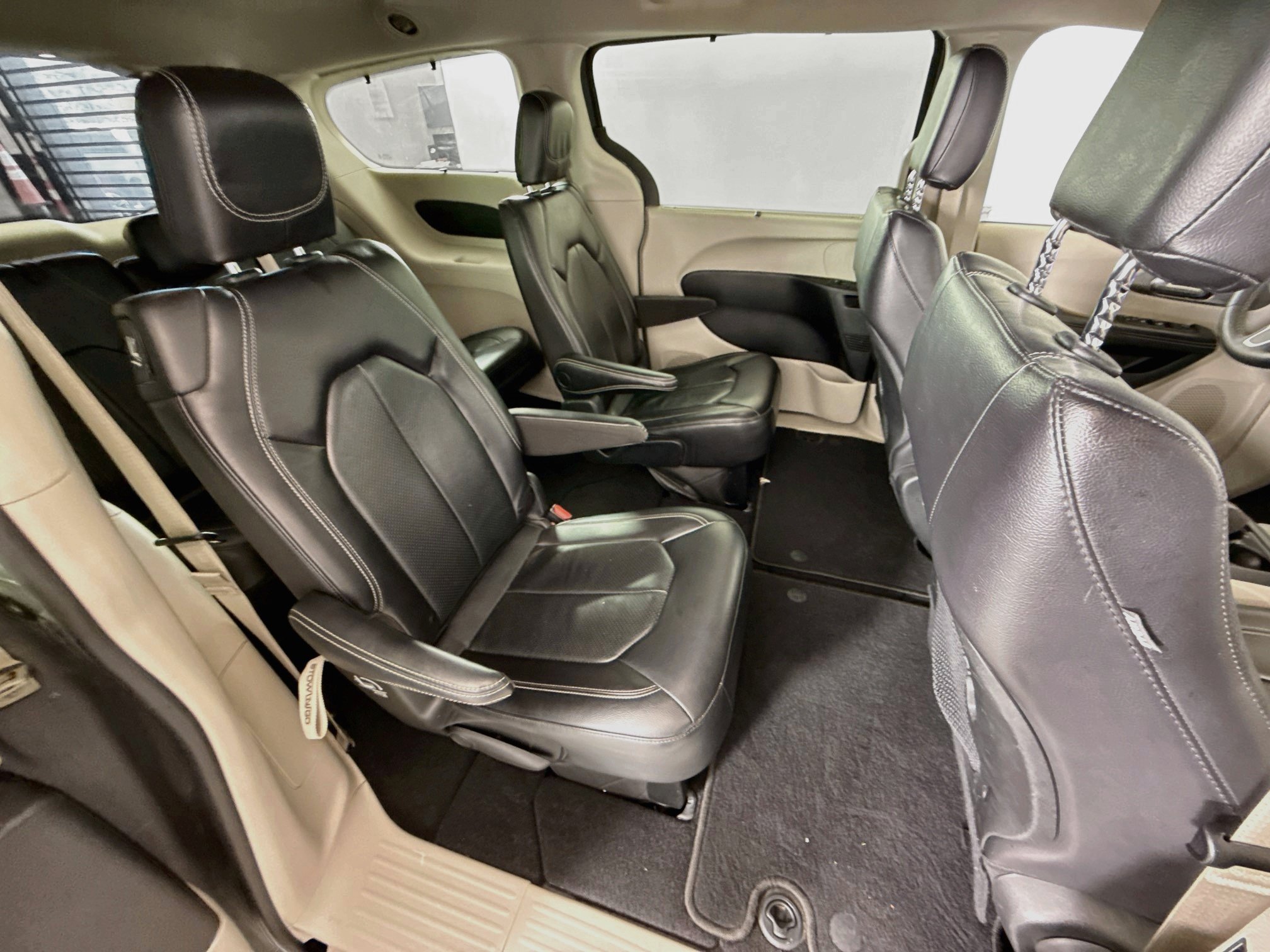 Used 2022 Chrysler Pacifica Touring-L FWD image 25