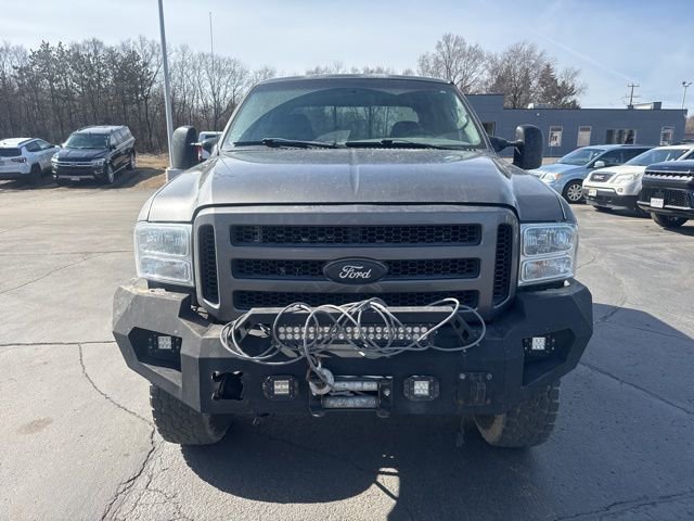 Used 2005 Ford F350 XLT image 2