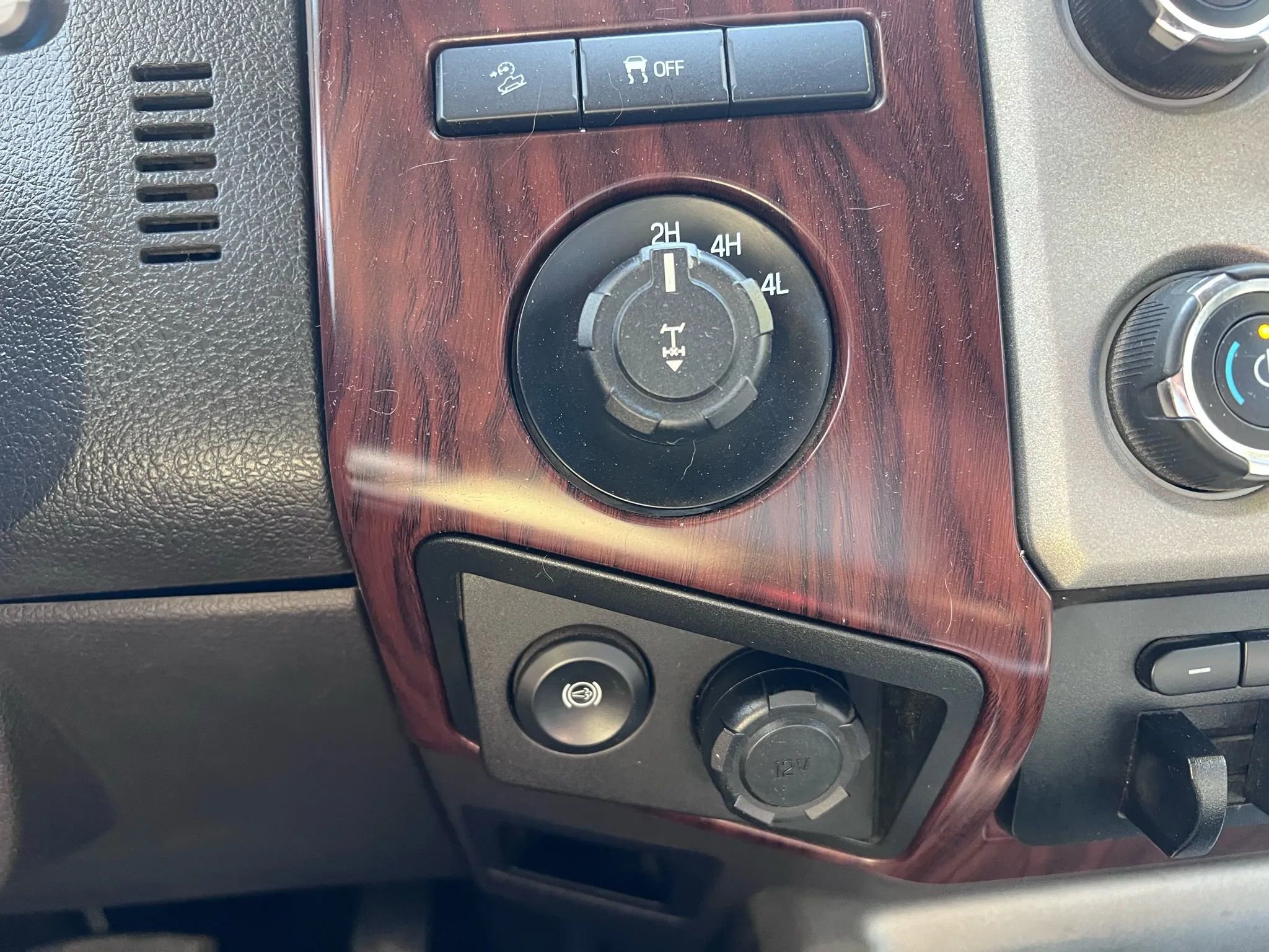 Used 2015 Ford F250 Lariat w/ Lariat Interior Package image 20