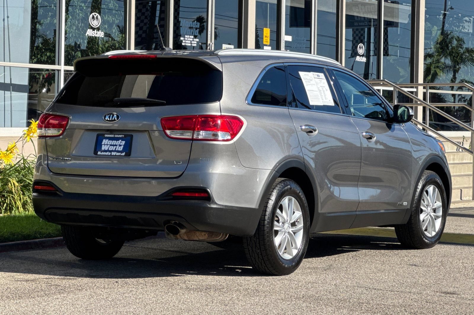 Used 2017 Kia Sorento AWD image 4