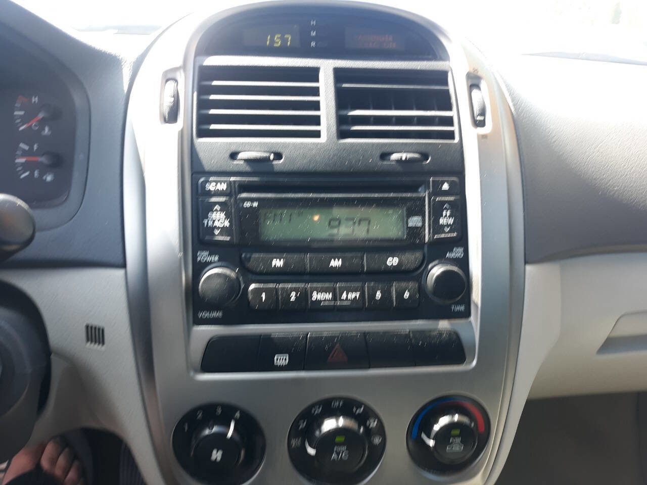 Used 2005 Kia Spectra5 image 4