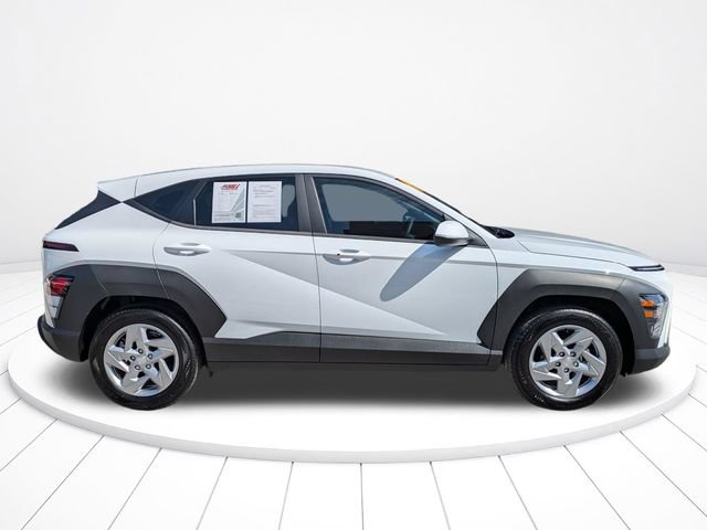 Used 2025 Hyundai Kona SE FWD image 3