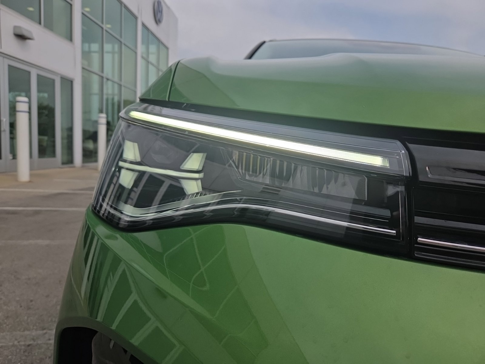 New 2027 Volkswagen Taos SE AWD/4WD image 14