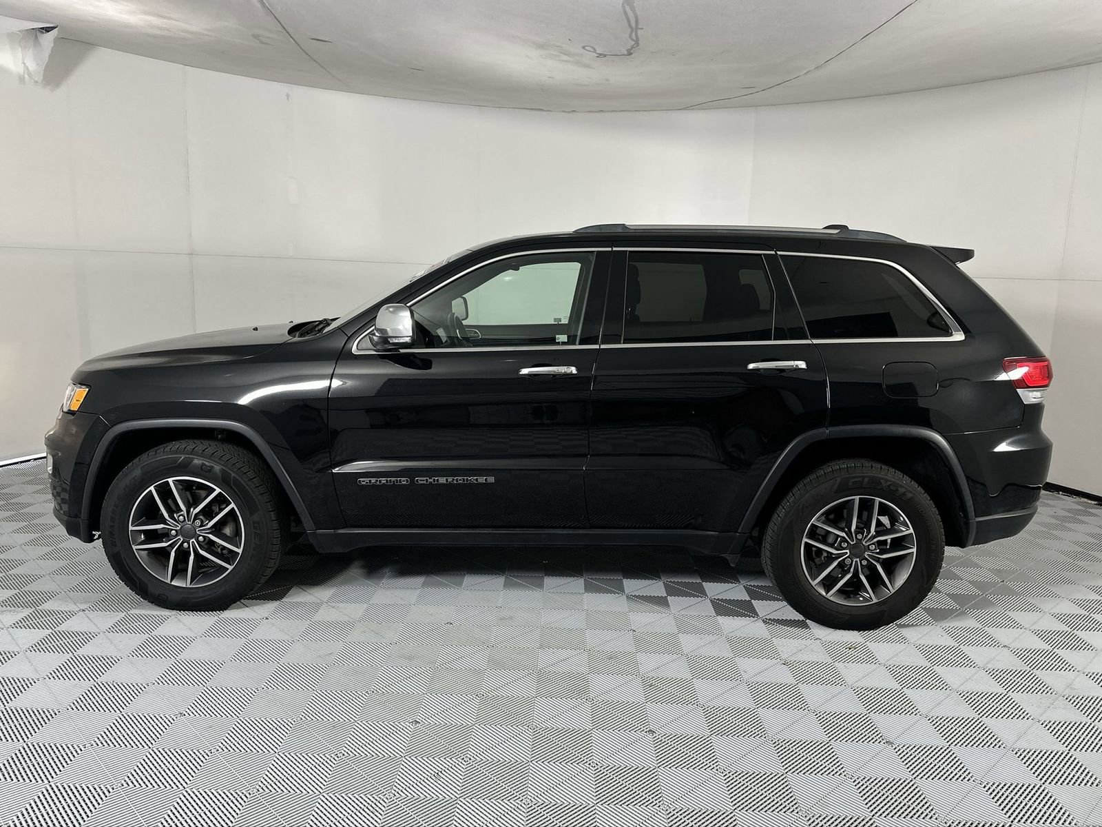 Used 2020 Jeep Grand Cherokee Limited w/ Trailer Tow Group IV AWD/4WD image 5