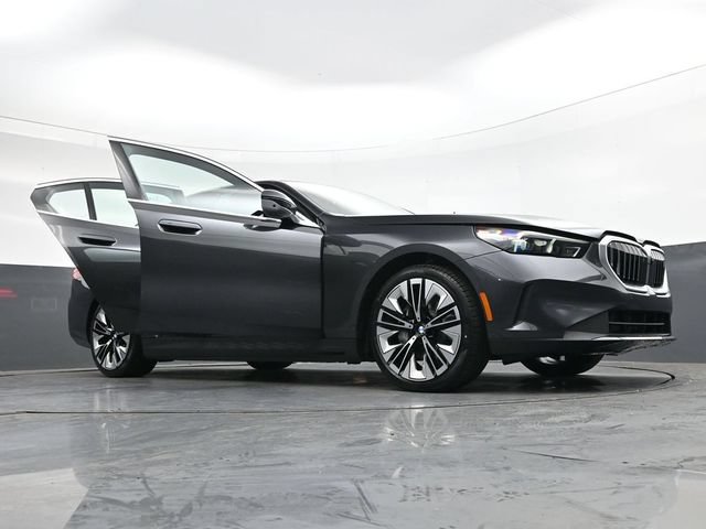 New 2026 BMW i5 eDrive40 AWD/4WD image 44