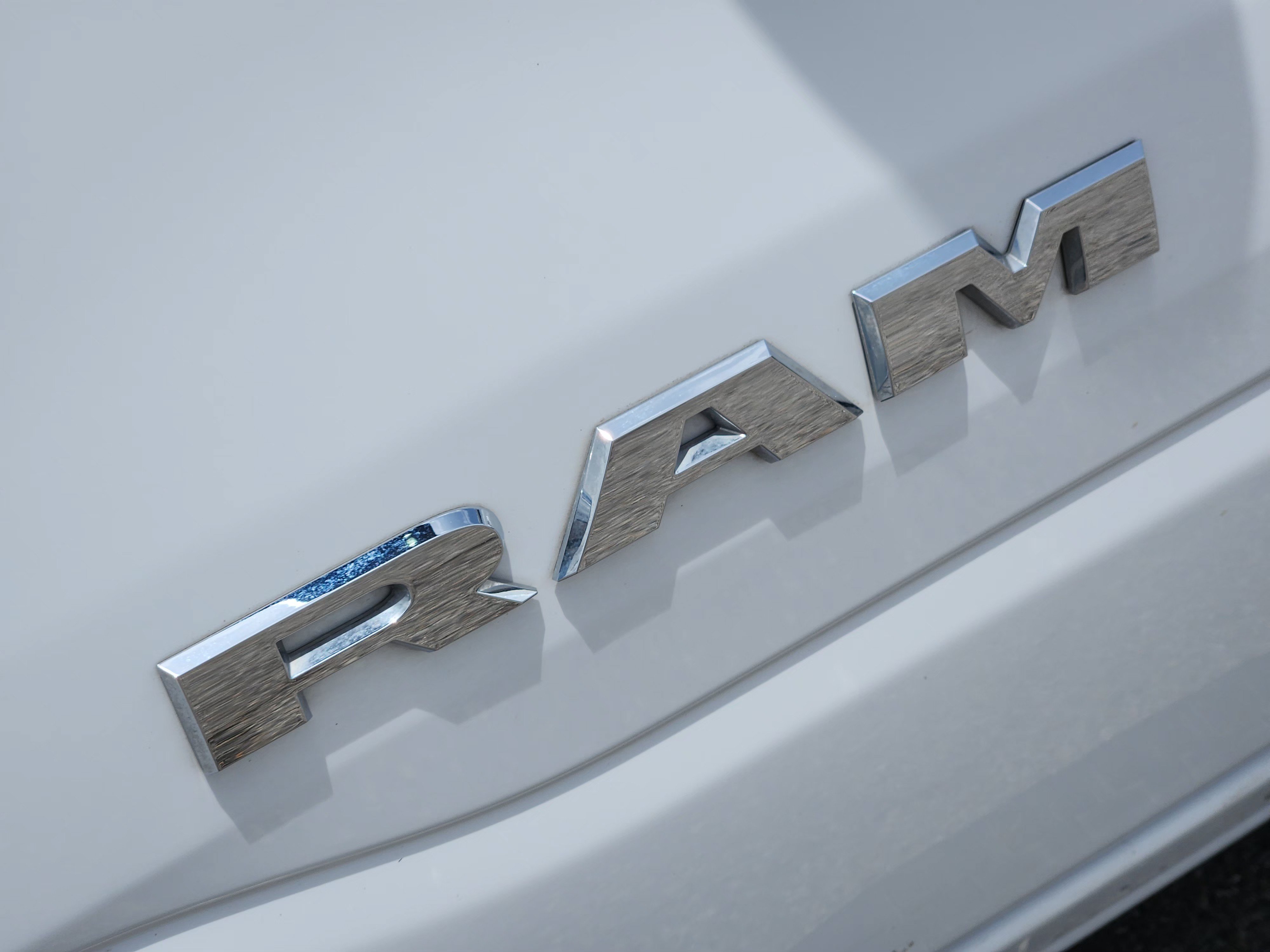 Used 2025 RAM 1500 Laramie AWD/4WD image 12