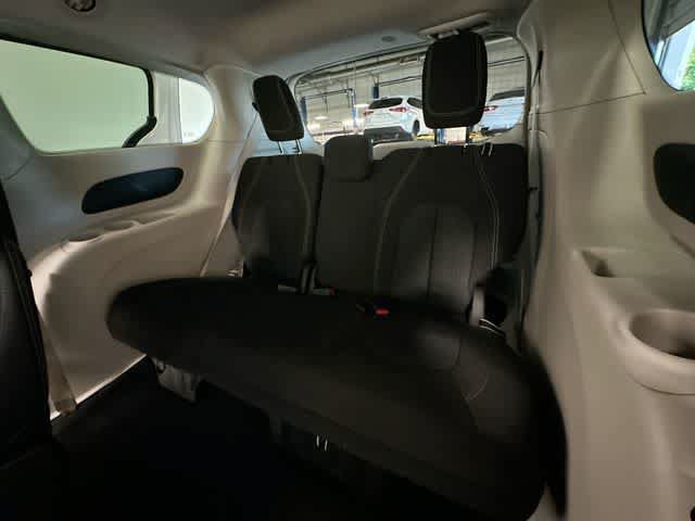 Used 2022 Chrysler Voyager LX FWD image 36