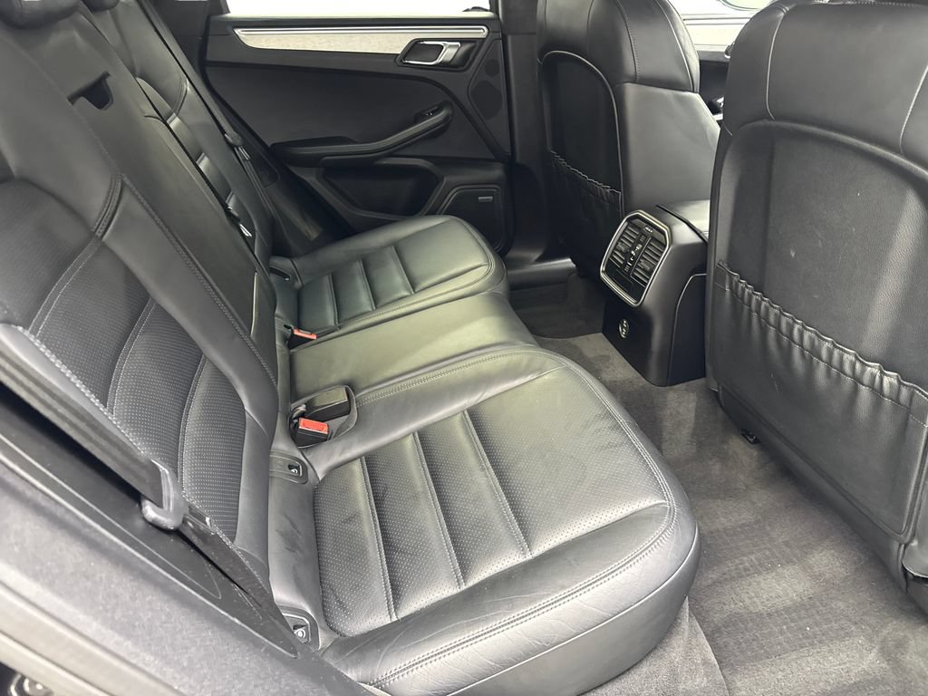 Used 2020 Porsche Macan Turbo AWD/4WD image 38