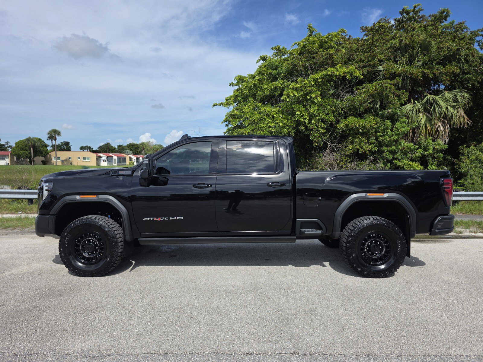 Used 2025 GMC Sierra 2500 AT4X w/ AT4X AEV Edition AWD/4WD image 7