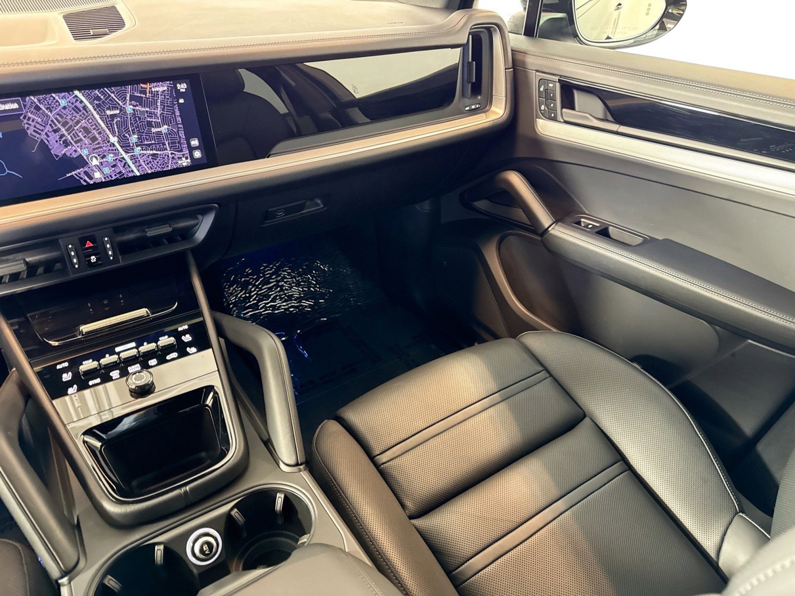 Certified 2025 Porsche Cayenne image 21