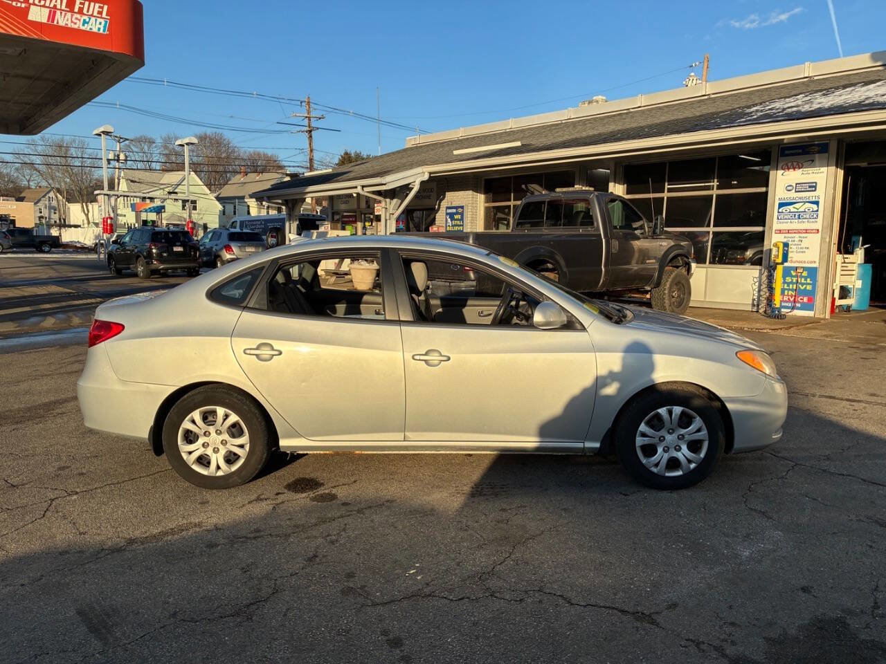 Used 2010 Hyundai Elantra GLS w/ Navigation Pkg 5 image 3