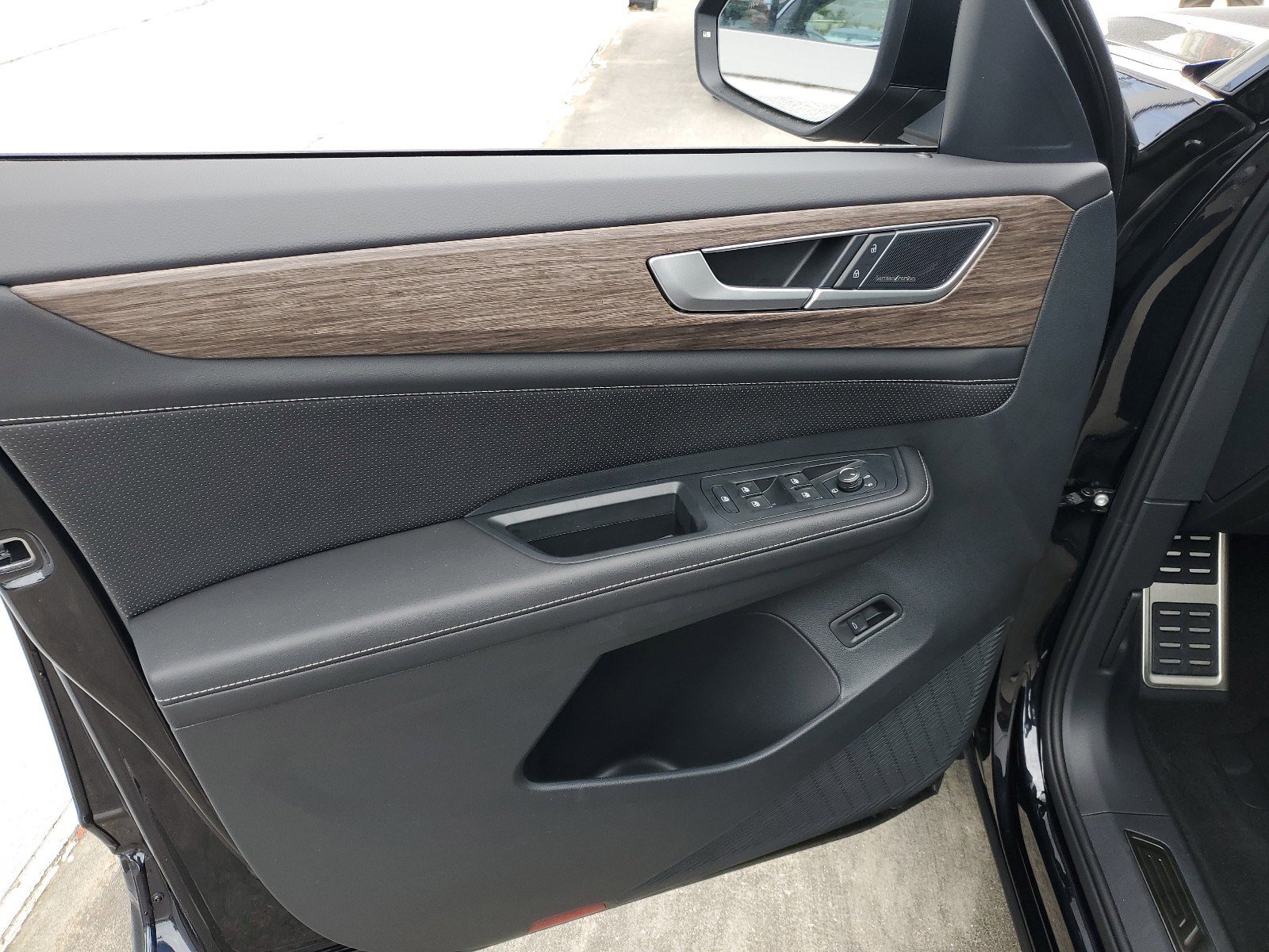 New 2025 Volkswagen Atlas SEL Premium R-Line image 15