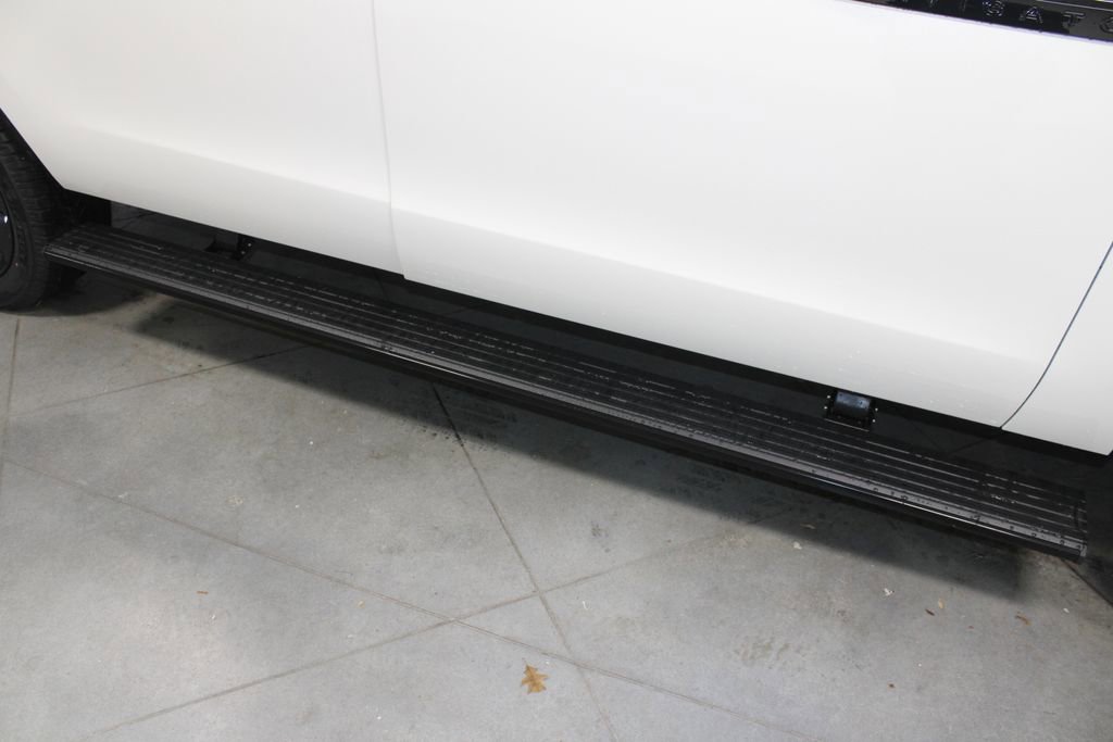 New 2025 Lincoln Navigator L Reserve w/ Jet Appearance Package image 11