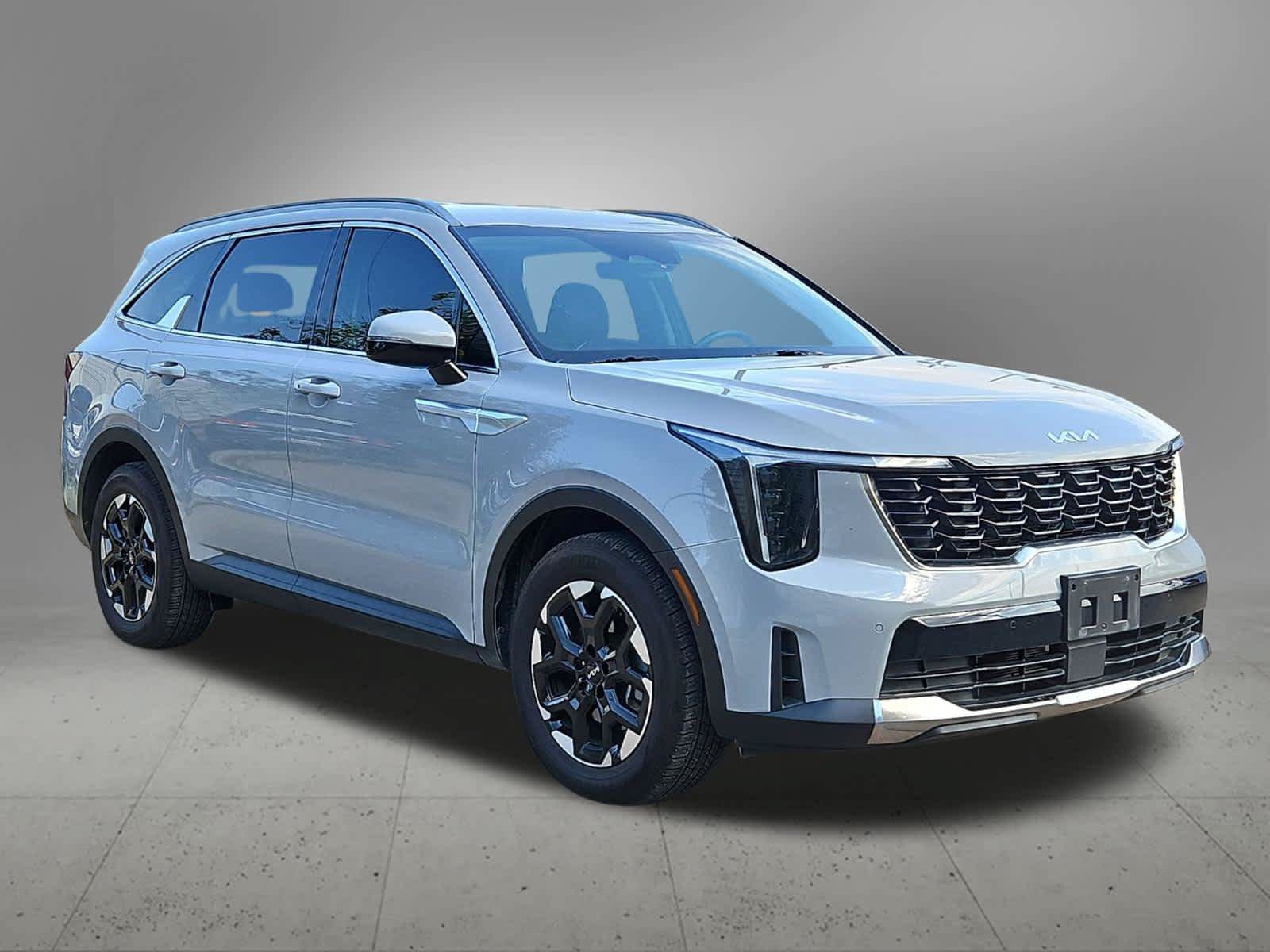 Certified 2025 Kia Sorento S FWD image 8