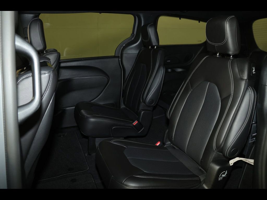 Used 2023 Chrysler Pacifica Touring-L w/ Uconnect Theater Family Group AWD/4WD image 29