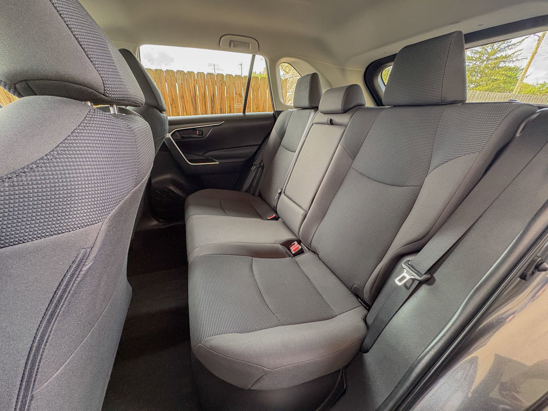 Used 2022 Toyota RAV4 LE AWD/4WD image 24