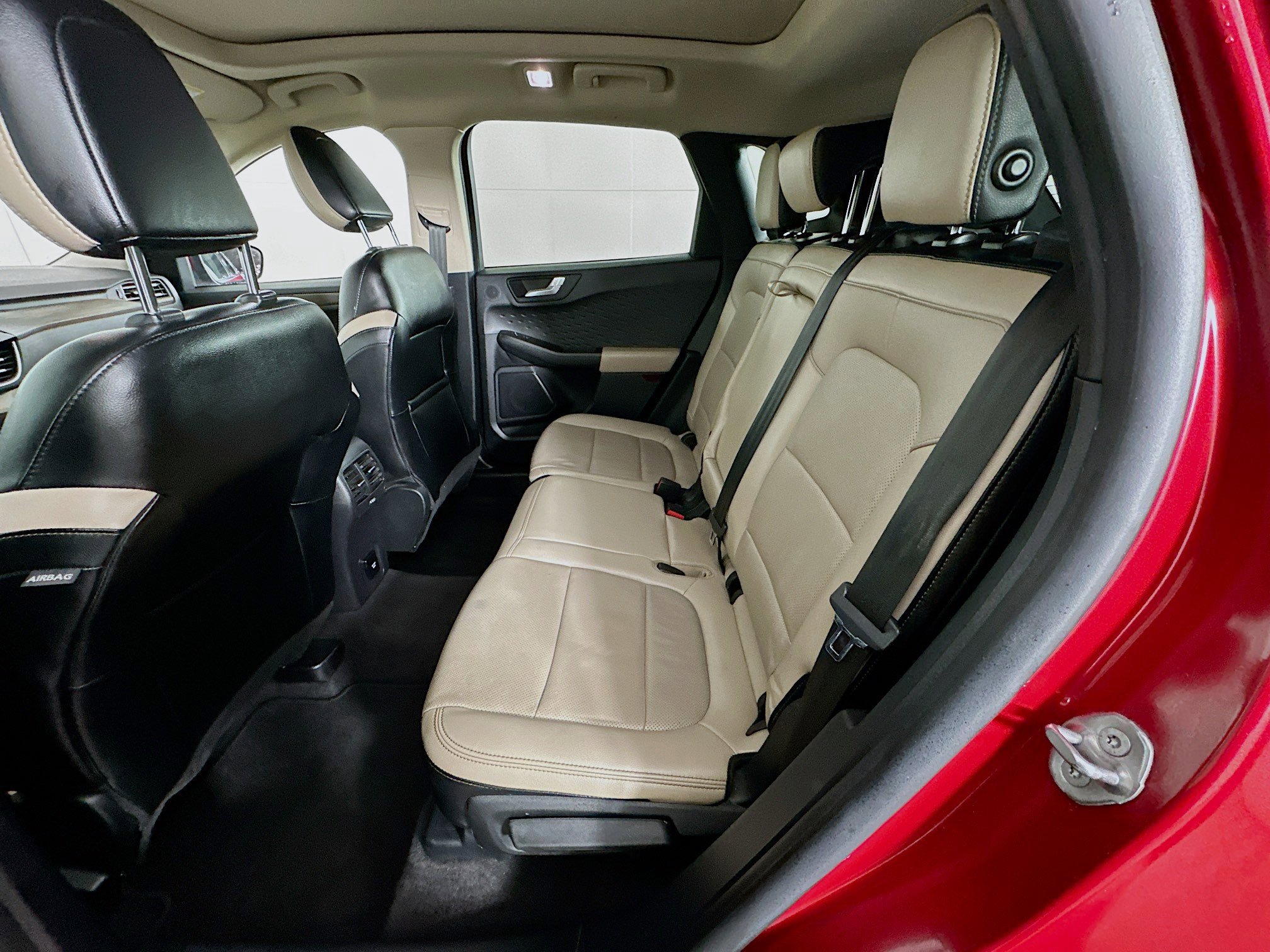 Used 2020 Ford Escape Titanium image 28